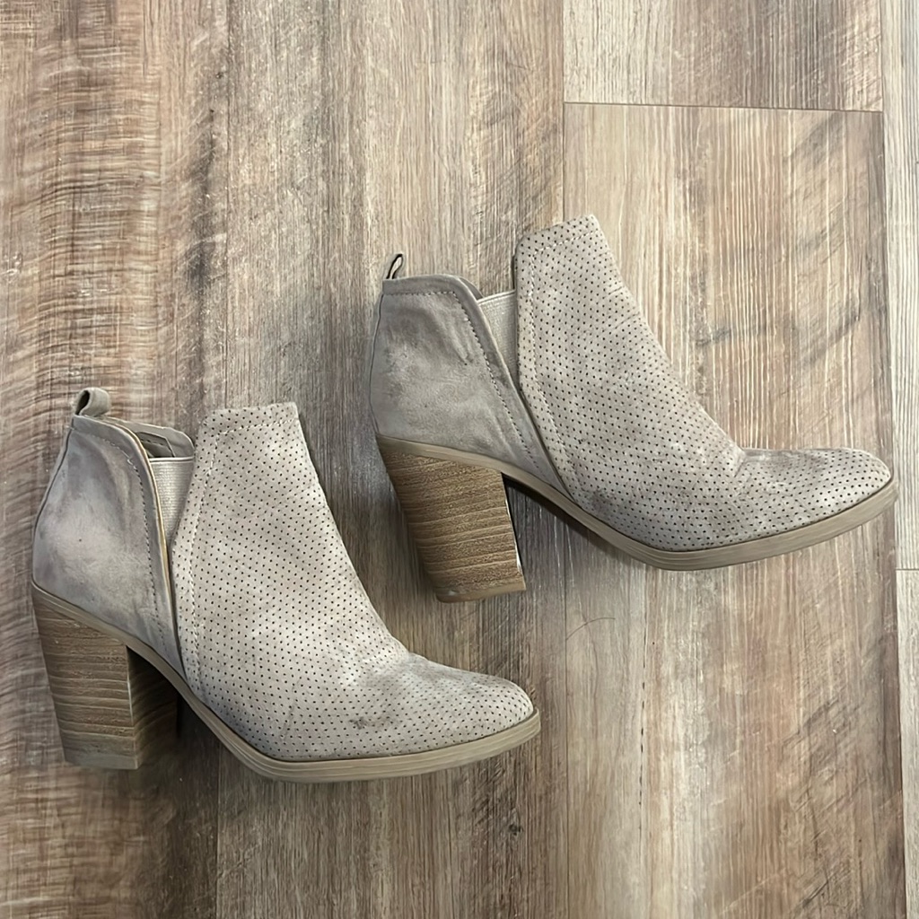 Universal Threads Ankle Booties